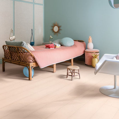 Pavimento in Laminato CAPTURE ROVERE TINTO ROSATO QUICK-STEP è pensato per ambienti che richiedono una tonalità calda ma controllata