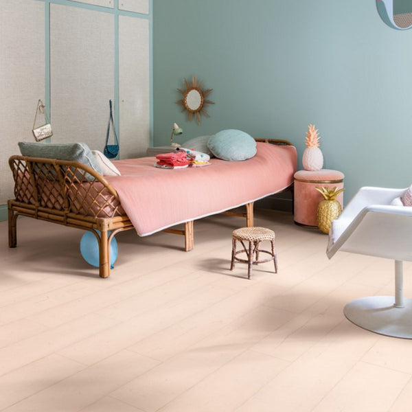 Pavimento in Laminato CAPTURE ROVERE TINTO ROSATO QUICK-STEP è pensato per ambienti che richiedono una tonalità calda ma controllata