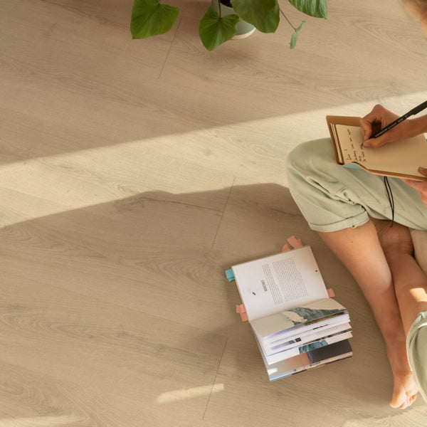 Pavimento in Laminato CLASSIC ROVERE GREZZO QUICK-STEP sistema Uniclic e compatibile con riscaldamento a pavimento per uso residenziale intenso