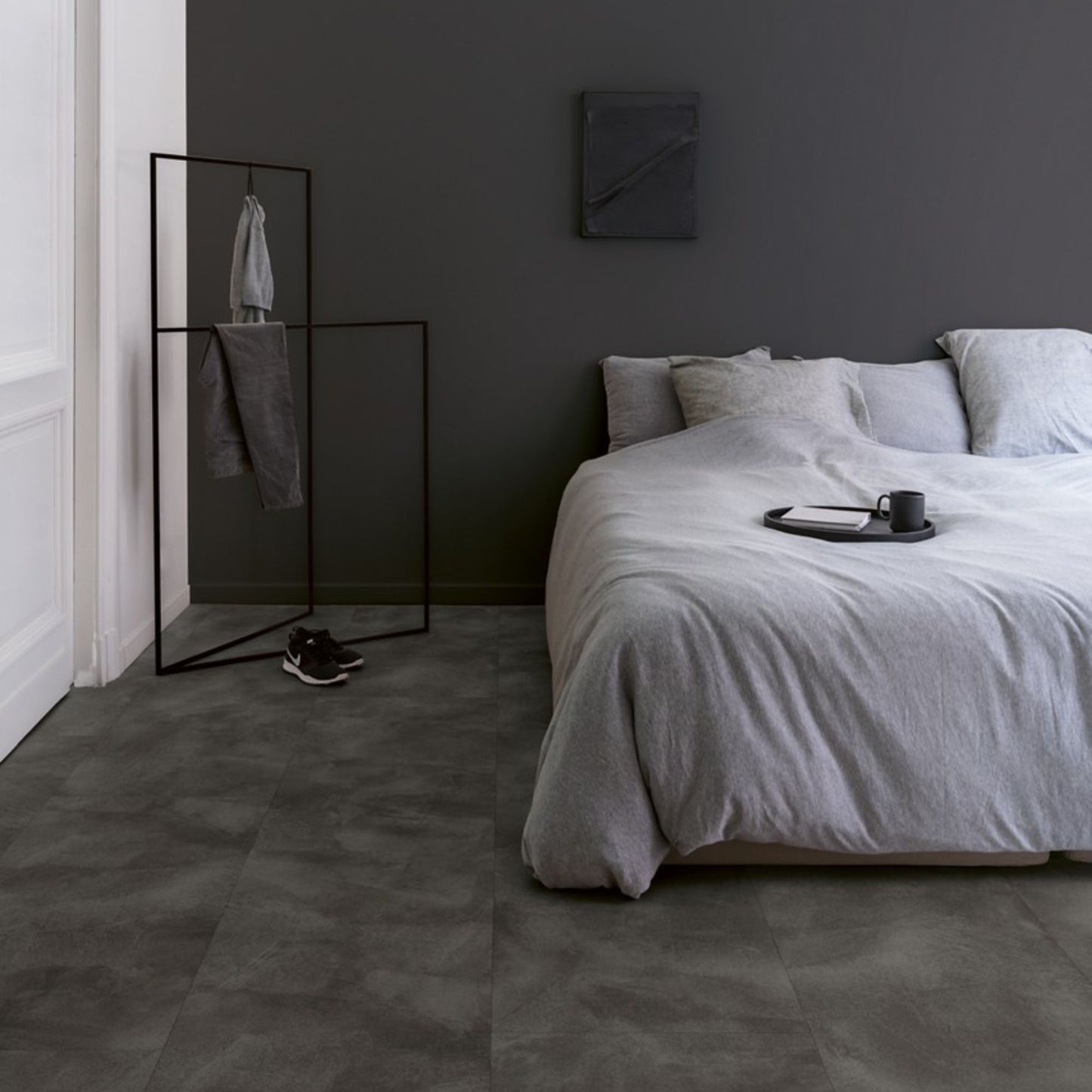 Pavimento in PVC ILLUME GRIGIO SOFT QUICK-STEP effetto pietra realistica, impermeabilità totale e posa Uniclic