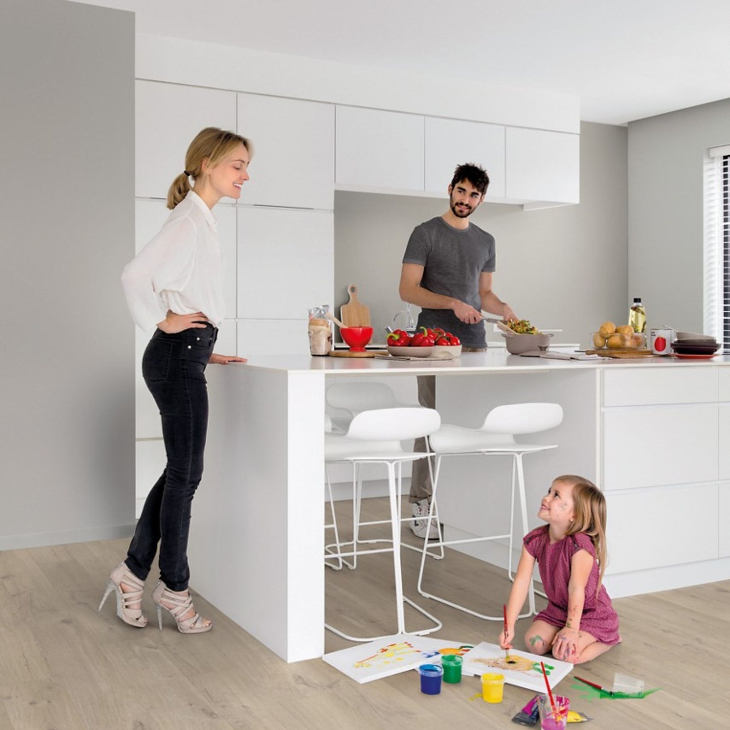 Pavimento in PVC BLOOM ROVERE COTONE BEIGE QUICK-STEP si integra facilmente con arredi moderni favorendo una percezione di ordine