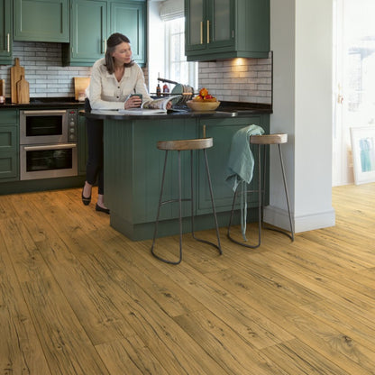 Pavimento in Laminato CAPTURE ROVERE CANYON NATURALE QUICK-STEP per chi desidera un pavimento con una resa visiva calda