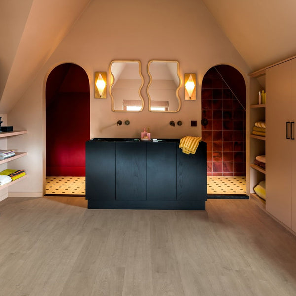 Pavimento in Laminato CAPTURE ROVERE PATINA MARRONE QUICK-STEP riproduce una venatura lignea profonda con una resa visiva naturale