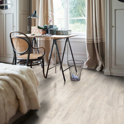 Pavimento in Laminato CLASSIC ROVERE RECUPERATO PATINATO BIANCO QUICK-STEP compatibilità con riscaldamento a pavimento per ambienti residenziali