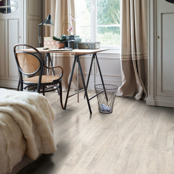 Pavimento in Laminato CLASSIC ROVERE RECUPERATO PATINATO BIANCO QUICK-STEP compatibilità con riscaldamento a pavimento per ambienti residenziali