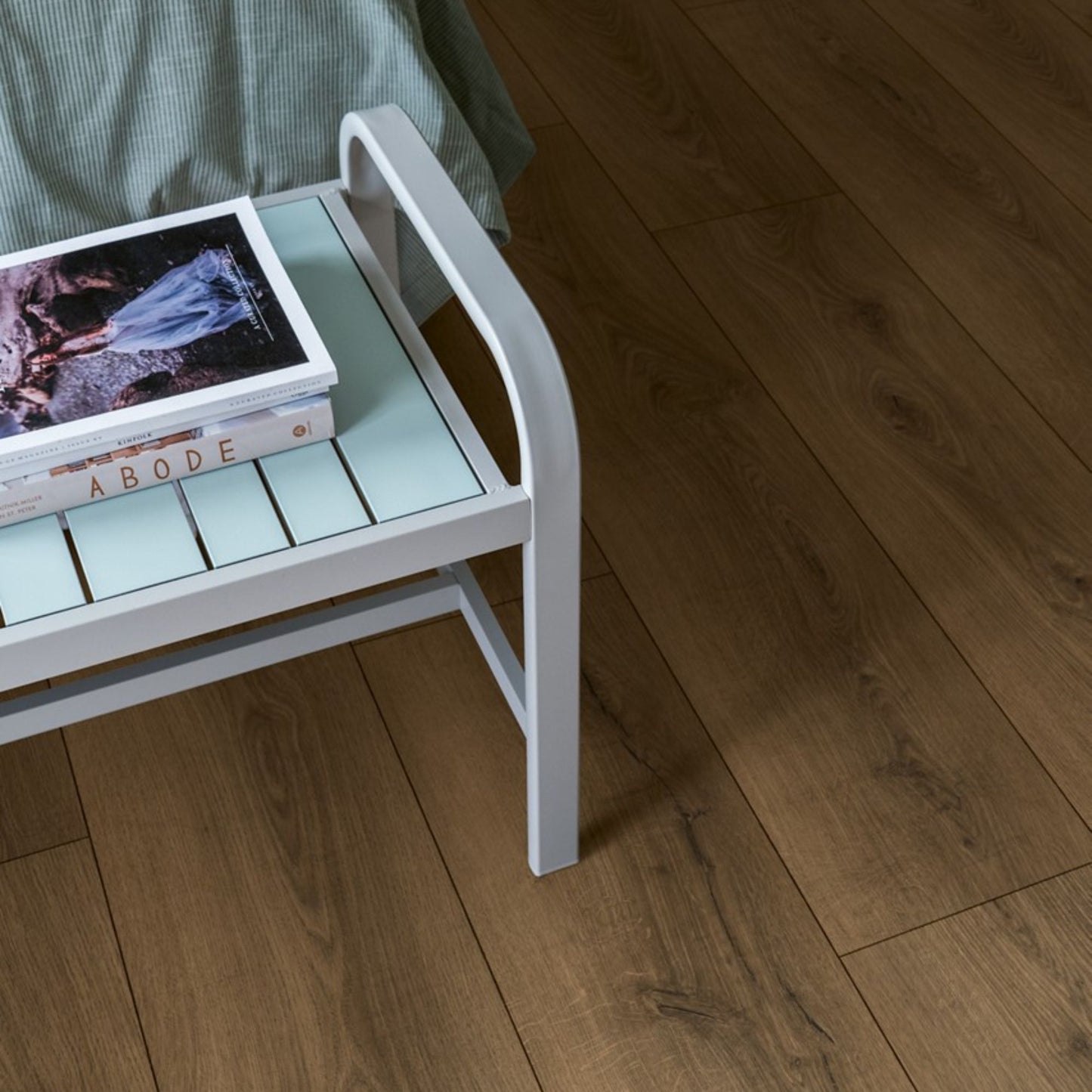 Pavimento in Laminato CLASSIC ROVERE CALDO QUICK-STEP impermeabile con bisellatura a stampa e sistema Uniclic compatibile con riscaldamento a pavimento