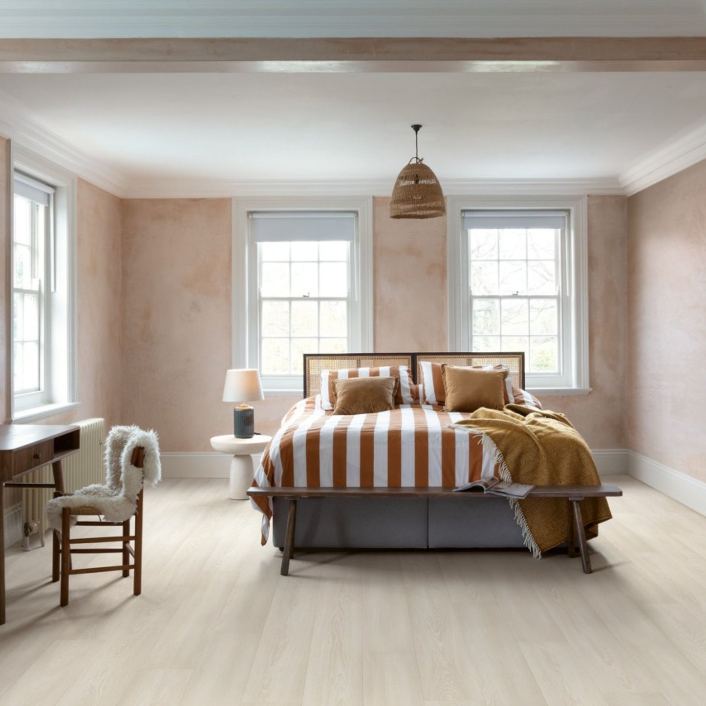 Pavimento in Laminato CAPTURE ROVERE PREMIUM BIANCO QUICK-STEP offre una tonalità luminosa e naturale valorizza spazi piccoli o poco illuminati