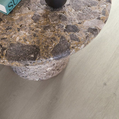 Pavimento in Laminato ELIGNA ROVERE VENEZIA CHIARO QUICK-STEP impermeabile con sistema Uniclic, classe 32, per ambienti residenziali continui e luminosi