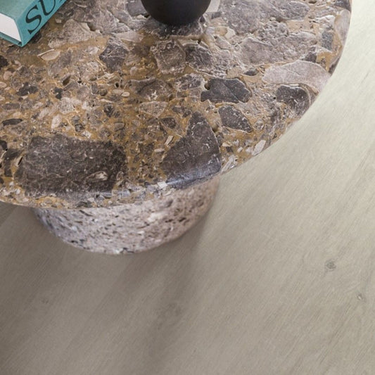 Pavimento in Laminato ELIGNA ROVERE VENEZIA CHIARO QUICK-STEP impermeabile con sistema Uniclic, classe 32, per ambienti residenziali continui e luminosi