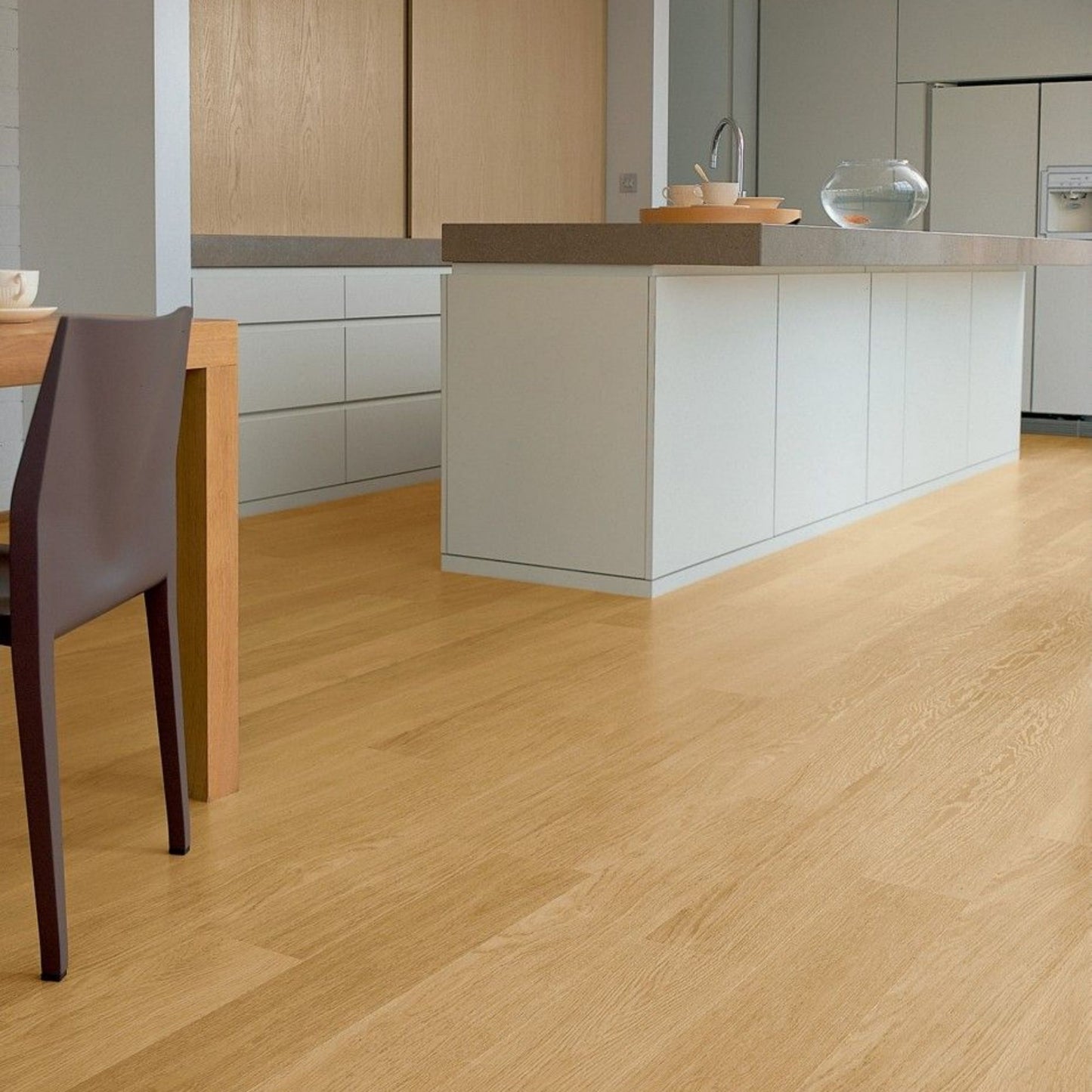 Pavimento in Laminato ELIGNA ROVERE VERNICIATO NATURALE QUICK-STEP superficie impermeabile, posa Uniclic e struttura per ambienti residenziali ad alto utilizzo