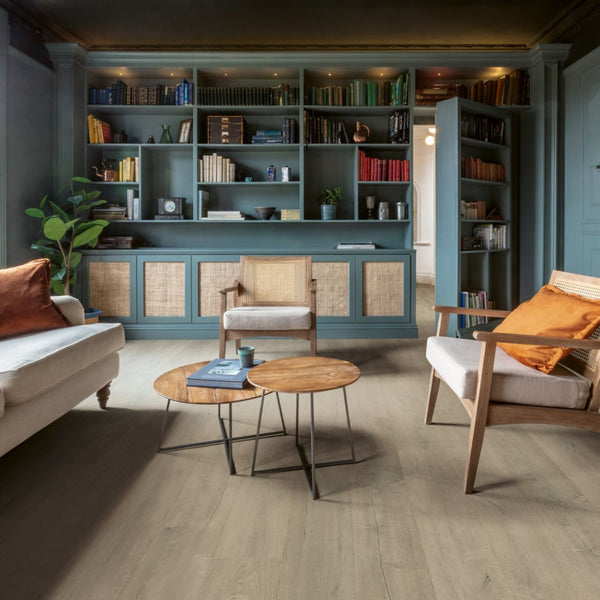 Pavimento in Laminato CAPTURE ROVERE PATINA MARRONE QUICK-STEP riproduce una venatura lignea profonda con una resa visiva naturale