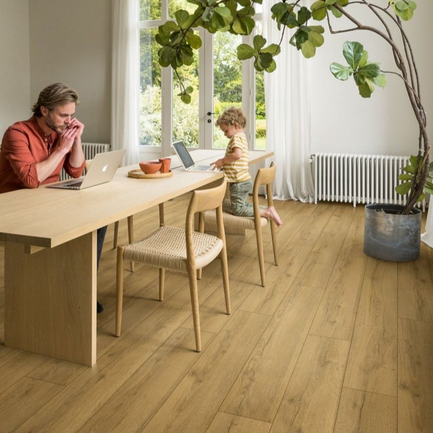 Pavimento in Laminato CLASSIC ROVERE MIELE D'ACACIA QUICK-STEP impermeabile al 100% con sistema Uniclic, compatibile con riscaldamento a pavimento