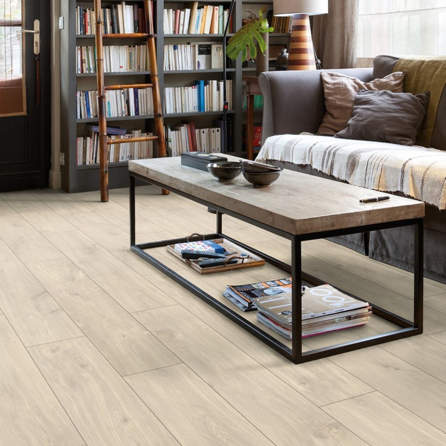 Pavimento in Laminato CLASSIC ROVERE HAVANA NATURALE QUICK-STEP con bisellatura a stampa, 100% impermeabile, sistema Uniclic