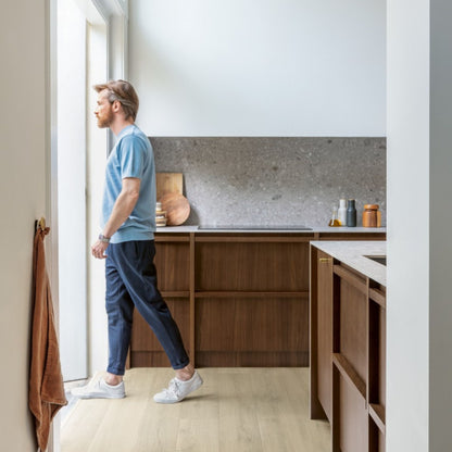 Pavimento in Laminato CAPTURE ROVERE SPAZZOLATO BEIGE QUICK-STEP bisellatura naturale, classe 32 e posa Uniclic per ambienti residenziali