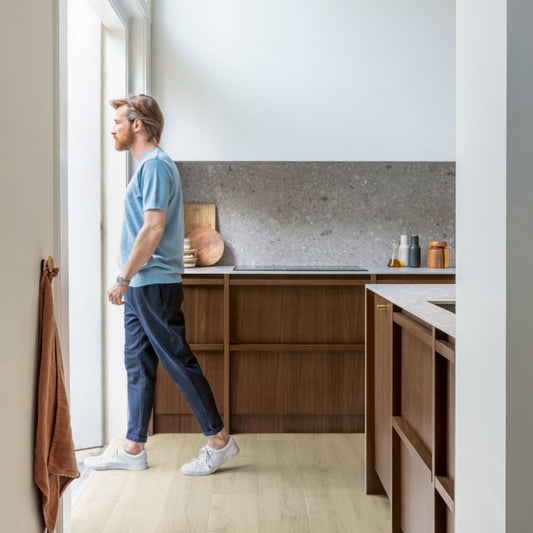 Pavimento in Laminato CAPTURE ROVERE SPAZZOLATO BEIGE QUICK-STEP bisellatura naturale, classe 32 e posa Uniclic per ambienti residenziali