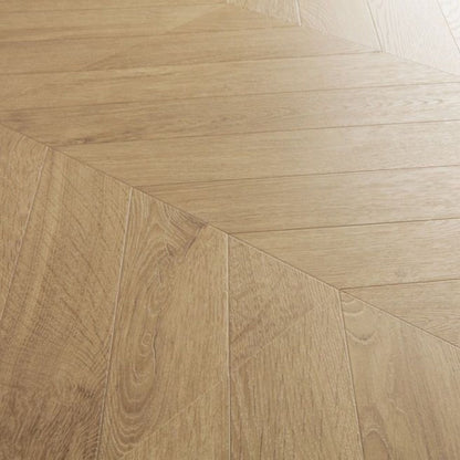 Pavimento in Laminato IMPRESSIVE PATTERNS ROVERE SPINA MEDIO QUICK-STEP con bisellatura naturale, 100% impermeabile, sistema Uniclic