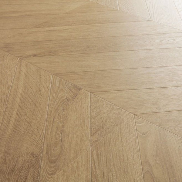 Pavimento in Laminato IMPRESSIVE PATTERNS ROVERE SPINA MEDIO QUICK-STEP con bisellatura naturale, 100% impermeabile, sistema Uniclic