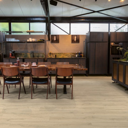 Pavimento in Laminato CLASSIC ROVERE SABBIA GREIGE QUICK-STEP impermeabile al 100% con sistema Uniclic, classe 32 e compatibilità con riscaldamento a pavimento