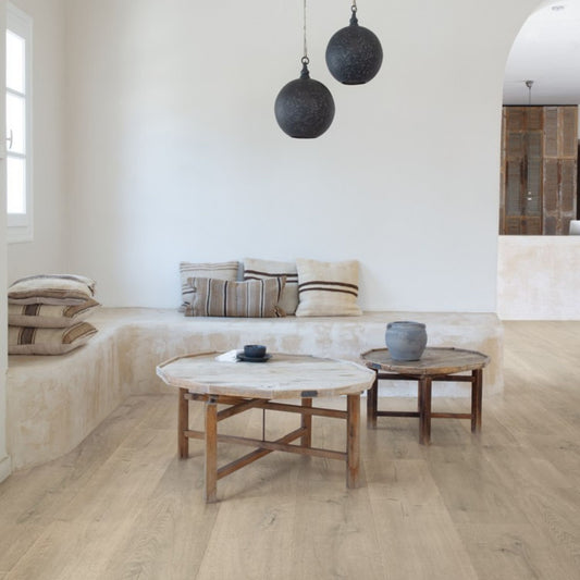 Pavimento in Laminato CAPTURE ROVERE PATINA MARRONE QUICK-STEP riproduce una venatura lignea profonda con una resa visiva naturale