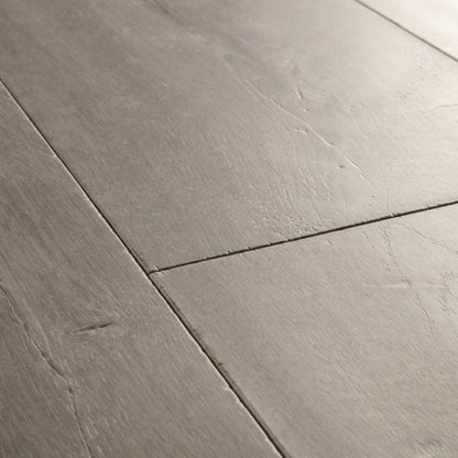 Pavimento in Laminato CAPTURE ROVERE PATINA GRIGIO QUICK-STEP pensata per ambienti contemporanei e dove si richiede un colore neutro