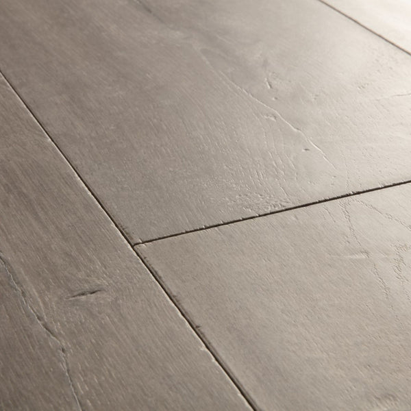 Pavimento in Laminato CAPTURE ROVERE PATINA GRIGIO QUICK-STEP pensata per ambienti contemporanei e dove si richiede un colore neutro