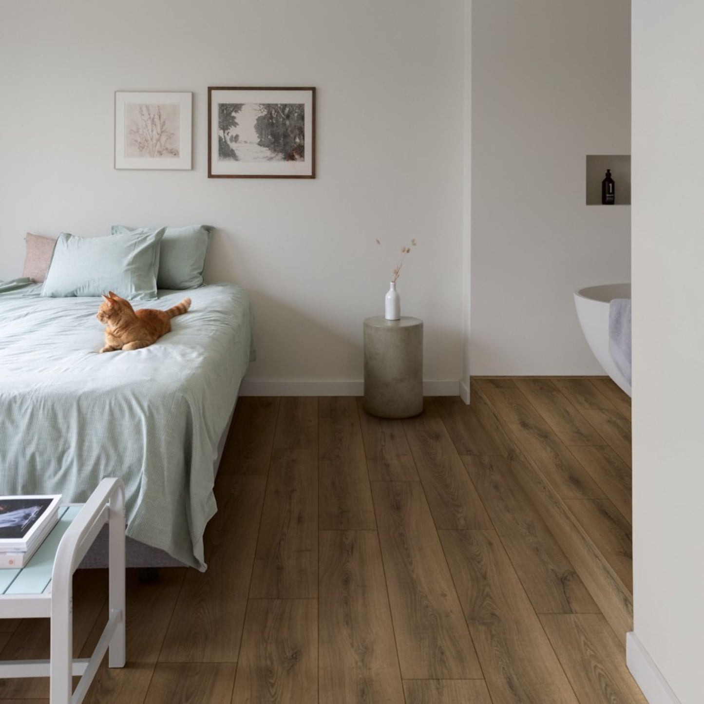 Pavimento in Laminato CLASSIC ROVERE CALDO QUICK-STEP impermeabile con bisellatura a stampa e sistema Uniclic compatibile con riscaldamento a pavimento