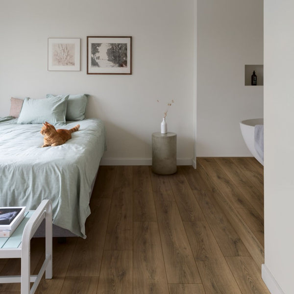 Pavimento in Laminato CLASSIC ROVERE CALDO QUICK-STEP impermeabile con bisellatura a stampa e sistema Uniclic compatibile con riscaldamento a pavimento