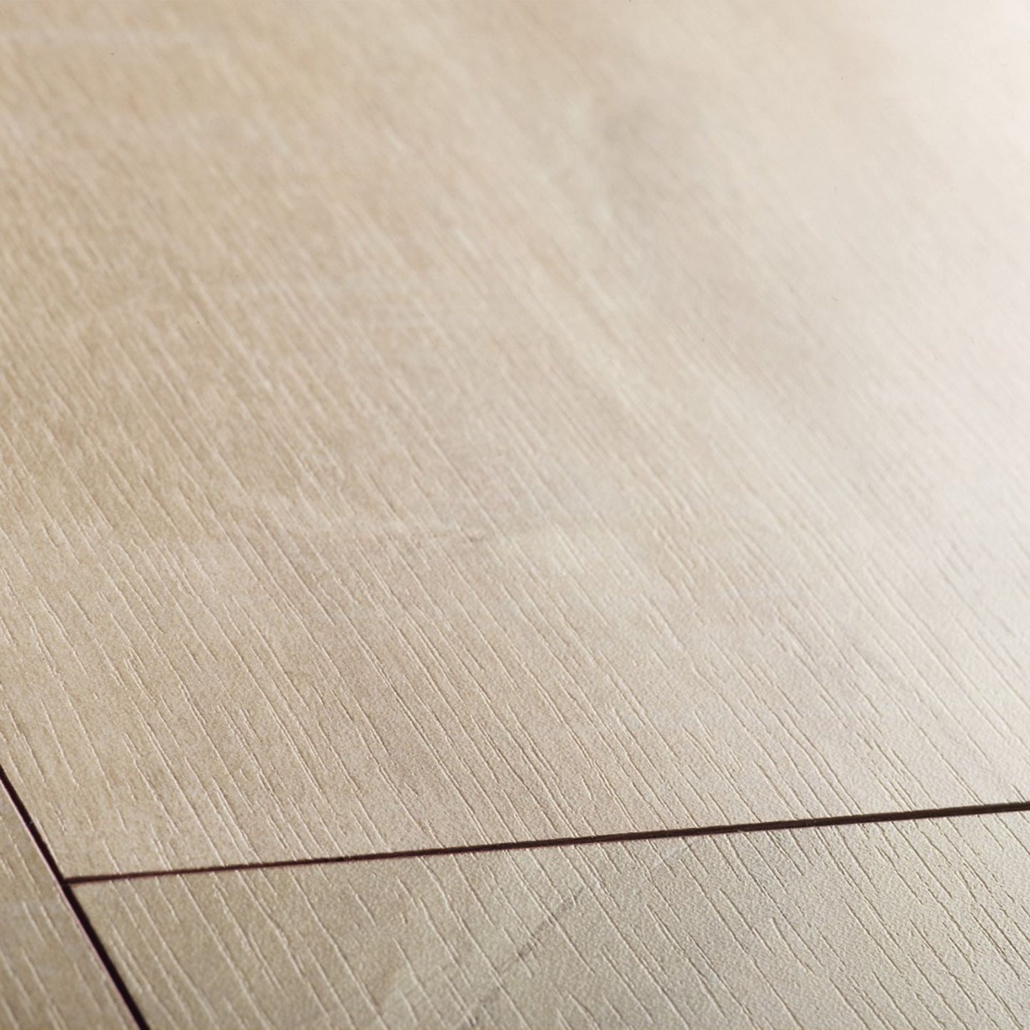 Pavimento in Laminato CLASSIC ROVERE HAVANA NATURALE QUICK-STEP taglio sega impermeabile e compatibilità con riscaldamento a pavimento
