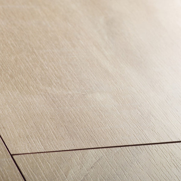 Pavimento in Laminato CLASSIC ROVERE HAVANA NATURALE QUICK-STEP taglio sega impermeabile e compatibilità con riscaldamento a pavimento