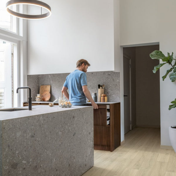 Pavimento in Laminato CAPTURE ROVERE SPAZZOLATO BEIGE QUICK-STEP bisellatura naturale, classe 32 e posa Uniclic per ambienti residenziali