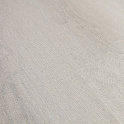 Pavimento in Laminato ELIGNA ROVERE VENEZIA CHIARO QUICK-STEP impermeabile con sistema Uniclic, classe 32, per ambienti residenziali continui e luminosi
