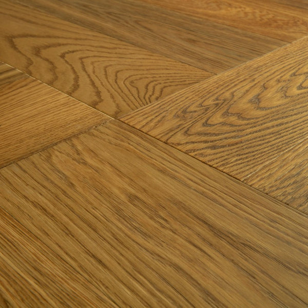 Pavimento in PARQUET DISEGNO ROVERE GREZZO CANNELLA EXTRA OPACO QUICK-STEP motivo a spina di pesce dona profondità e calore agli ambienti residenziali