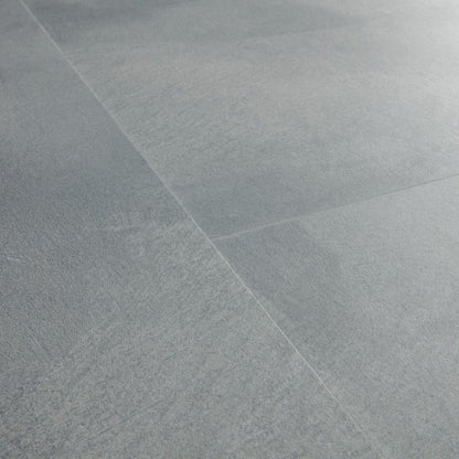 Pavimento in PVC ILLUME AZZURRO SOFT QUICK-STEP effetto pietra con piastrella media impermeabile e posa Uniclic