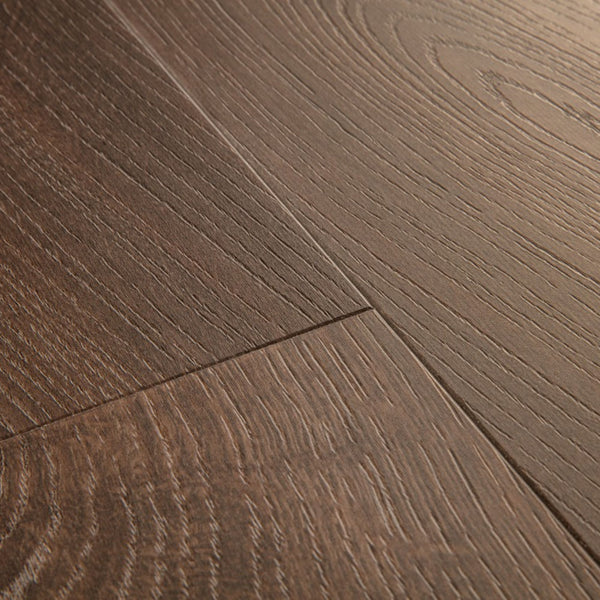 Pavimento in PVC BLOOM ROVERE D'AUTUNNO CIOCCOLATO QUICK-STEP con doga media impermeabile e posa Uniclic