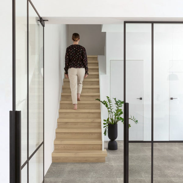 Pavimento in Laminato CLASSIC ROVERE GREZZO QUICK-STEP sistema Uniclic e compatibile con riscaldamento a pavimento per uso residenziale intenso