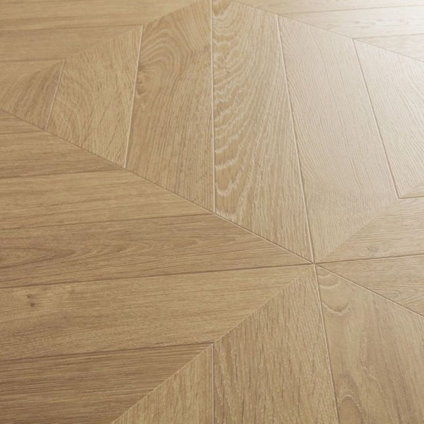 Pavimento in Laminato IMPRESSIVE PATTERNS ROVERE SPINA MEDIO QUICK-STEP con bisellatura naturale, 100% impermeabile, sistema Uniclic