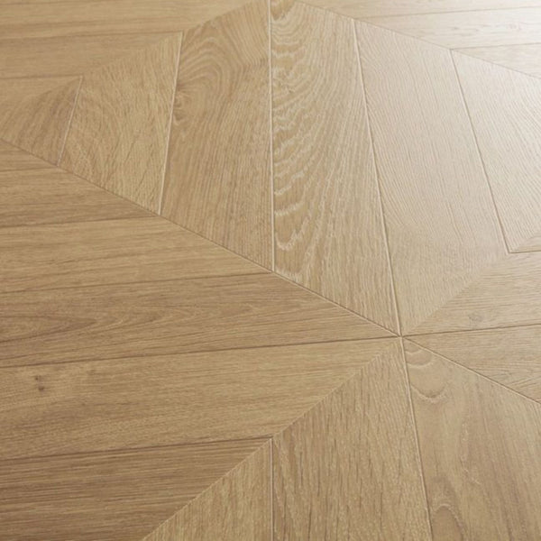 Pavimento in Laminato IMPRESSIVE PATTERNS ROVERE SPINA MEDIO QUICK-STEP con bisellatura naturale, 100% impermeabile, sistema Uniclic
