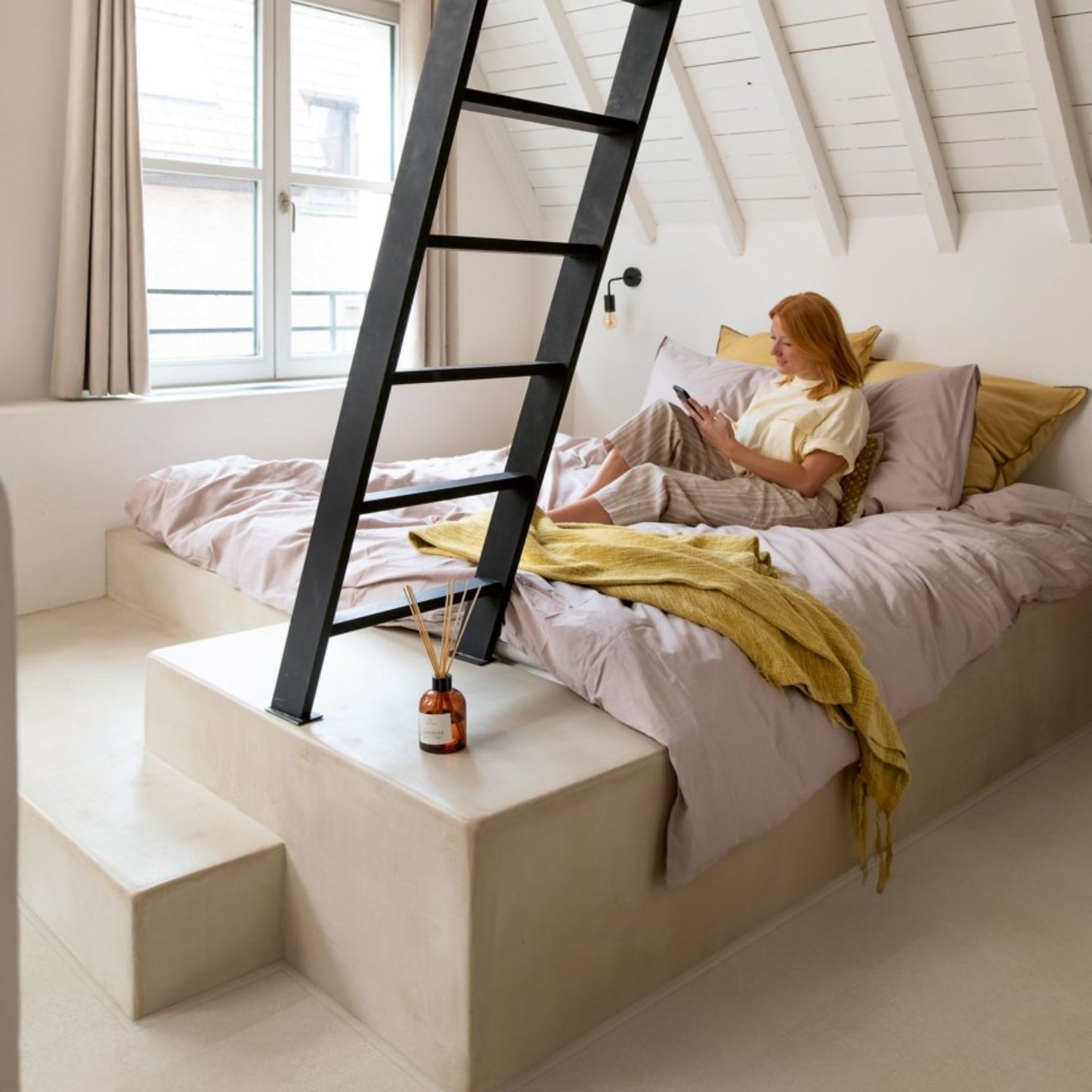 Pavimento in PVC ILLUME CEMENTO ARENARIA QUICK-STEP effetto pietra bisellatura naturale e garanzia a vita