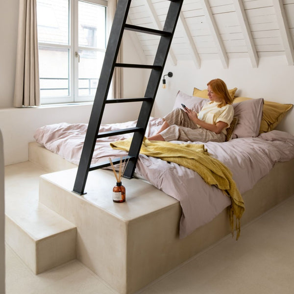 Pavimento in PVC ILLUME CEMENTO ARENARIA QUICK-STEP effetto pietra bisellatura naturale e garanzia a vita
