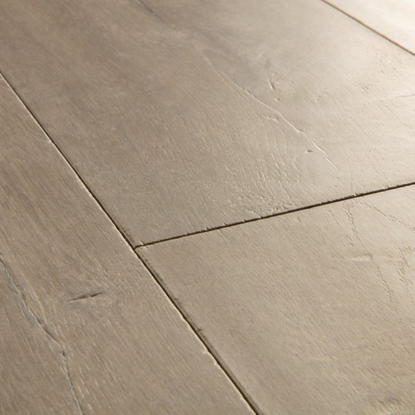 Pavimento in Laminato CAPTURE ROVERE PATINA MARRONE QUICK-STEP riproduce una venatura lignea profonda con una resa visiva naturale