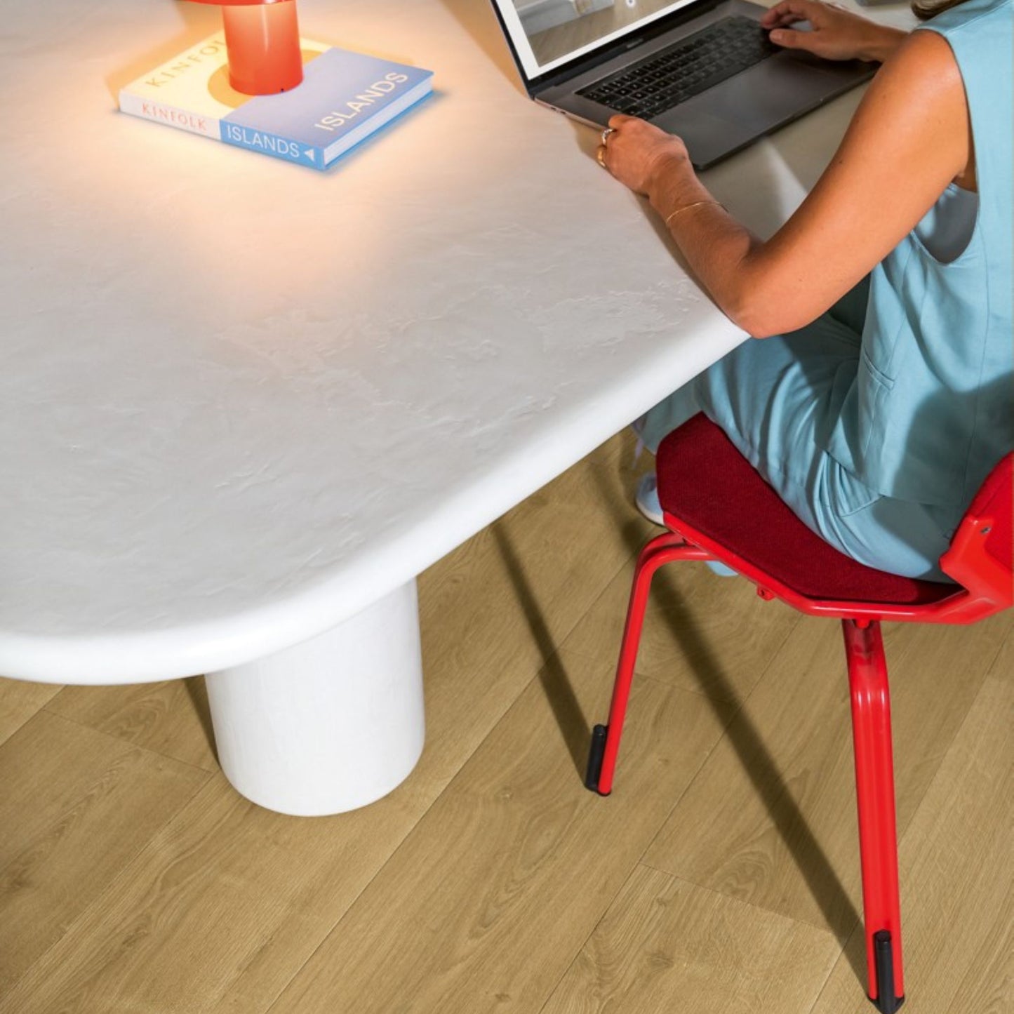 Pavimento in Laminato CAPTURE ROVERE SPAZZOLATO NATURALE CALDO QUICK-STEP per chi desidera un effetto legno credibile, facilmente integrabile in diversi stili di arredamento