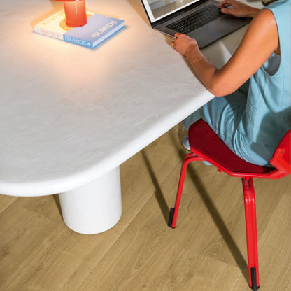 Pavimento in Laminato CAPTURE ROVERE SPAZZOLATO NATURALE CALDO QUICK-STEP per chi desidera un effetto legno credibile, facilmente integrabile in diversi stili di arredamento