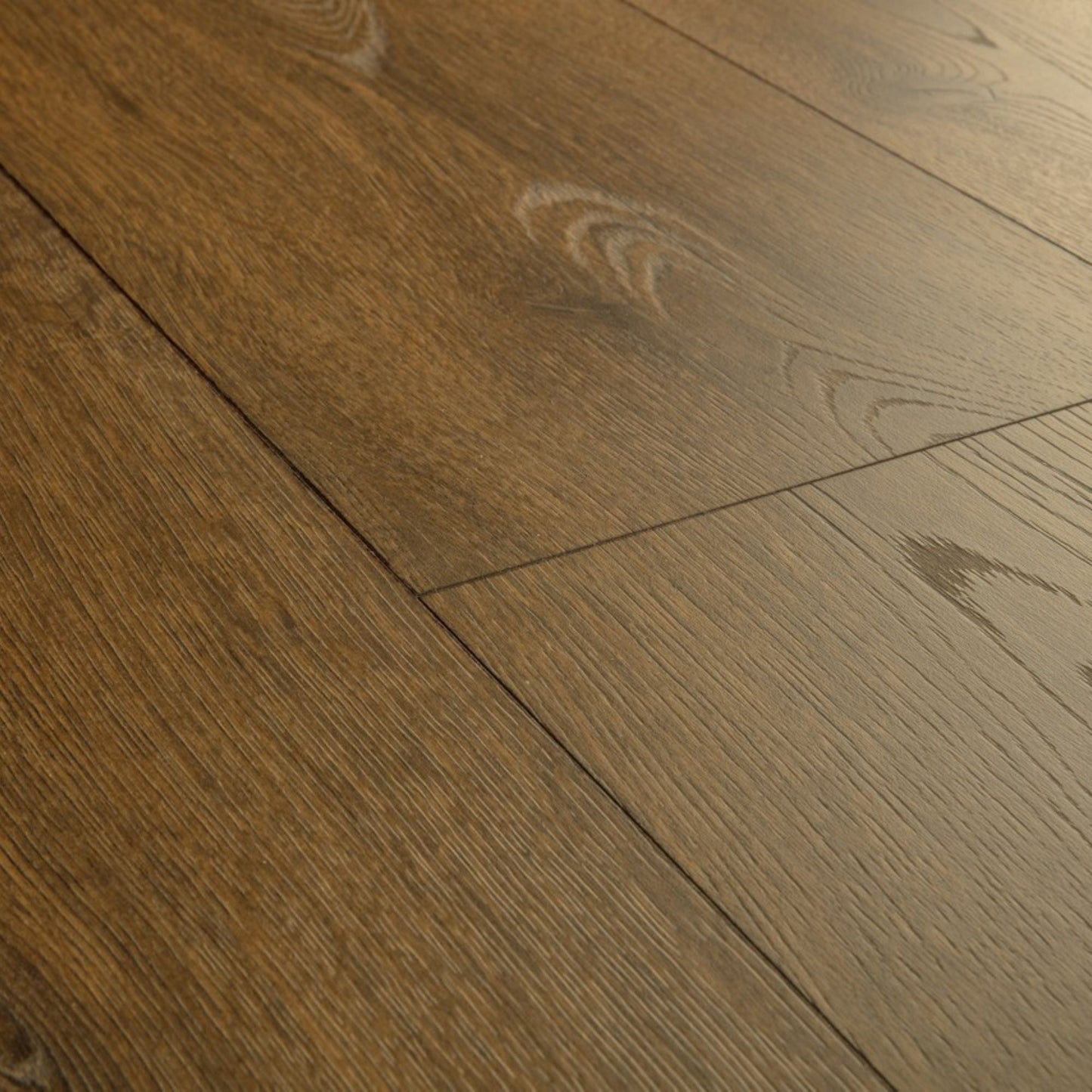Pavimento in Laminato CLASSIC ROVERE CACAO QUICK-STEP con bisellatura a stampa, impermeabile, classe 32 e sistema Uniclic