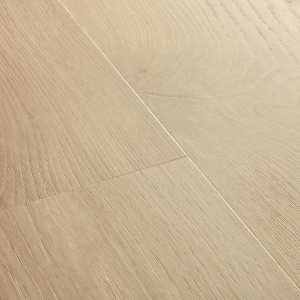 Pavimento in PVC BLOS BASE ROVERE SABBIA DELLA COSTA QUICK-STEP finitura effetto legno rovere in tonalità beige sabbia