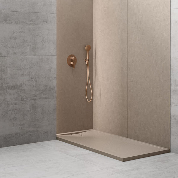 # PIATTO DOCCIA KOU dal design innovativo - FIORA BATH griglia coordinata e sistema scarico integrato resistente