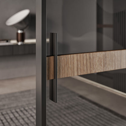 # PORTA SELENE - RES ITALIA con cornice sottile e minimale studiata per esaltare la leggerezza e la purezza del vetro