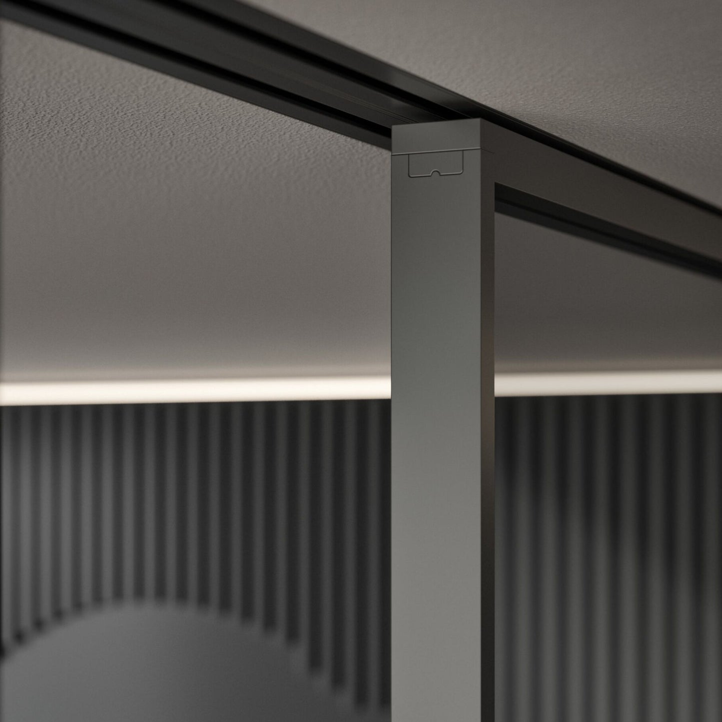 # PORTA SELENE - RES ITALIA con cornice sottile e minimale studiata per esaltare la leggerezza e la purezza del vetro