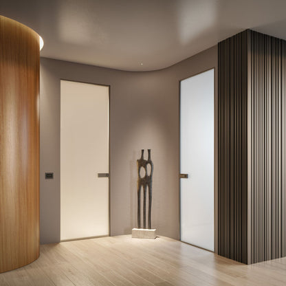 # PORTA SELENE - RES ITALIA con cornice sottile e minimale studiata per esaltare la leggerezza e la purezza del vetro