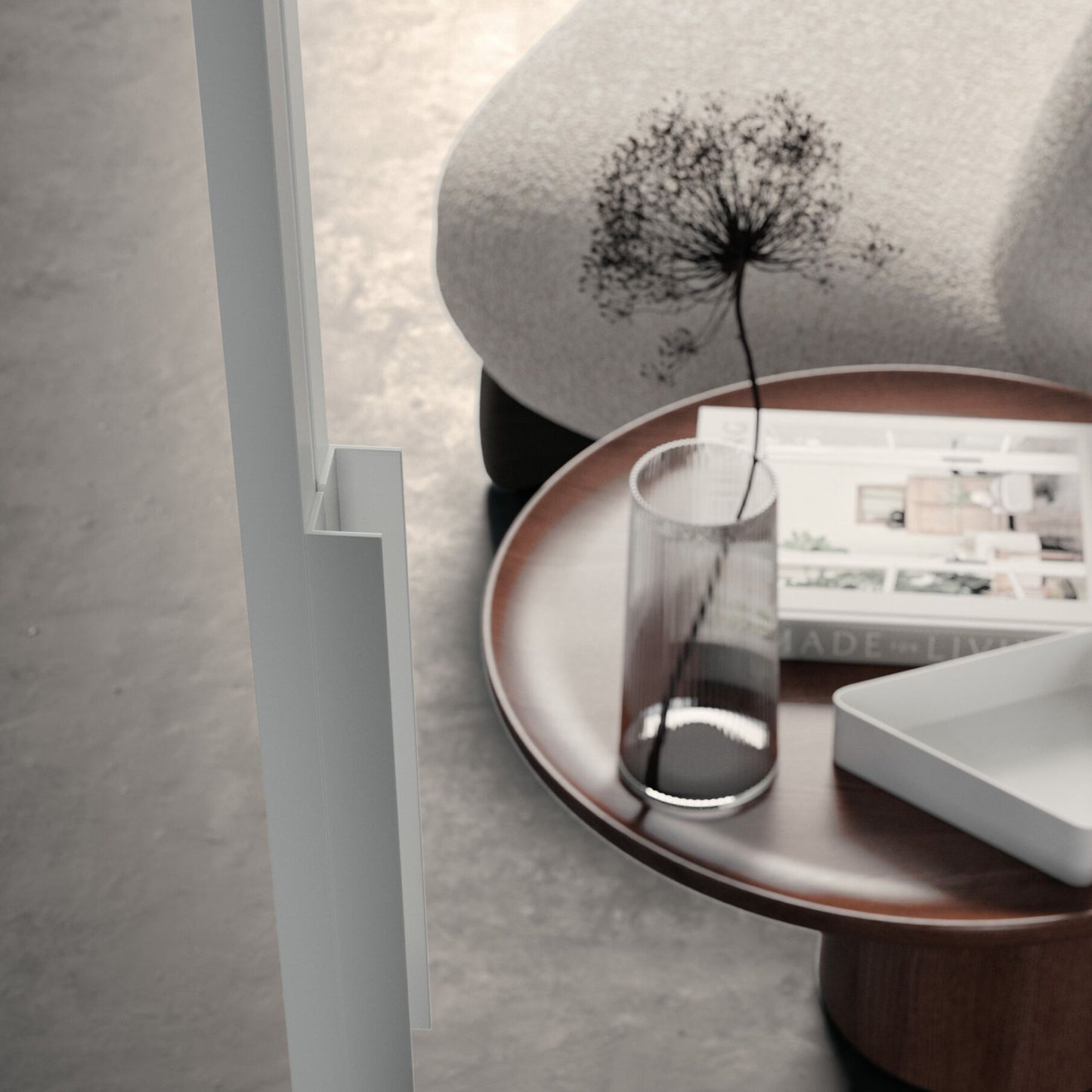 # PORTA SELENE - RES ITALIA con cornice sottile e minimale studiata per esaltare la leggerezza e la purezza del vetro