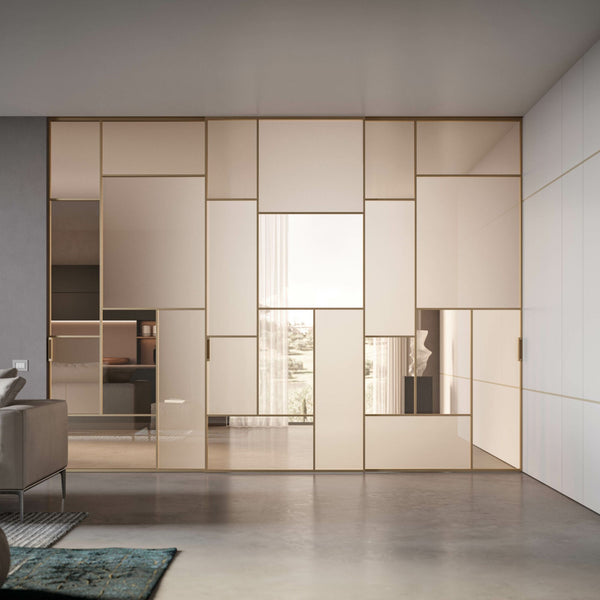 # PORTA SELENE - RES ITALIA con cornice sottile e minimale studiata per esaltare la leggerezza e la purezza del vetro